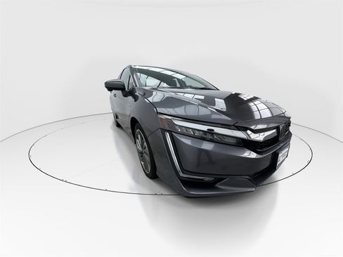 Used 2018 Honda Clarity Touring image 2