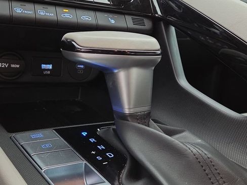 Certified 2025 Hyundai Elantra Limited FWD image 15