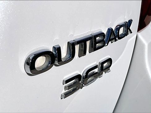 Used 2018 Subaru Outback 3.6R Limited image 9