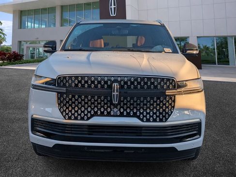 New 2026 Lincoln Navigator Reserve AWD/4WD image 2