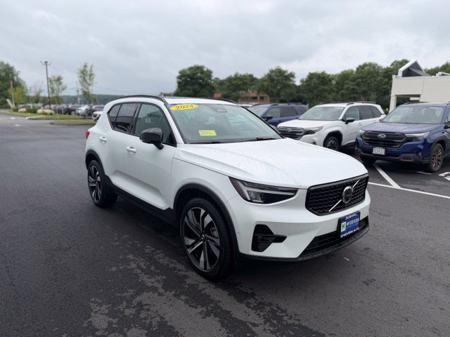 Used 2024 Volvo XC40 B5 Plus w/ Climate Package AWD/4WD image 4