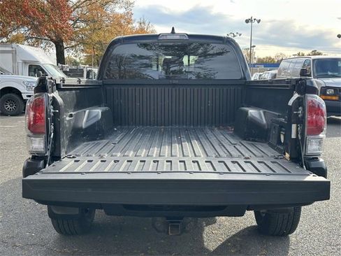 Used 2022 Toyota Tacoma TRD Sport w/ TRD Premium Sport Package image 8
