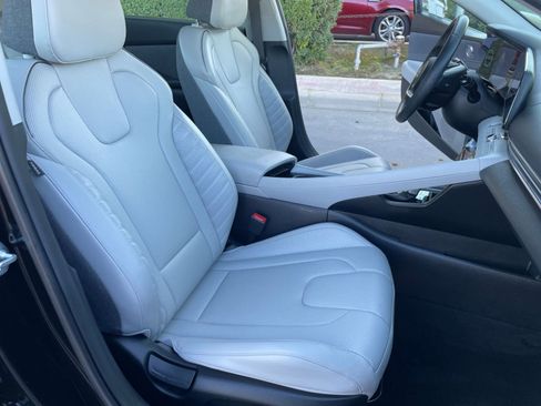 Used 2025 Hyundai Elantra Limited image 38