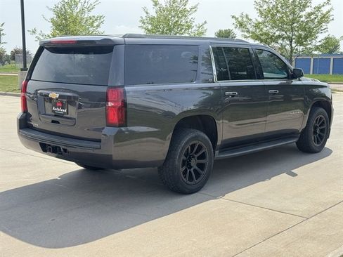 Used 2018 Chevrolet Suburban LT AWD/4WD image 5