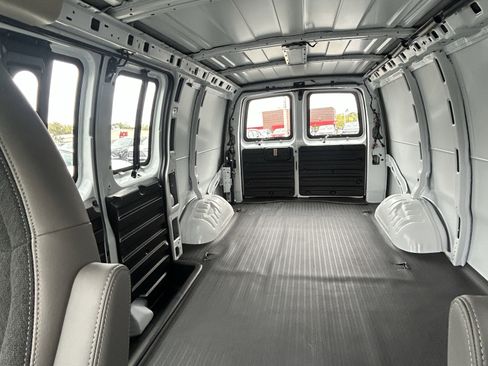 New 2025 GMC Savana 2500 Work Van w/ Driver Convenience Package image 18