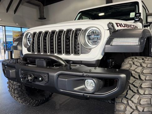 Used 2025 Jeep Wrangler Unlimited Rubicon image 6