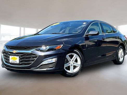 Used 2022 Chevrolet Malibu LS w/ Driver Confidence Package II FWD image 3