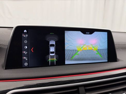 Used 2019 BMW 750i xDrive w/ M Sport Package image 31