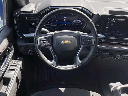 Used 2025 Chevrolet Silverado 2500 LT w/ Convenience Package AWD/4WD image 10