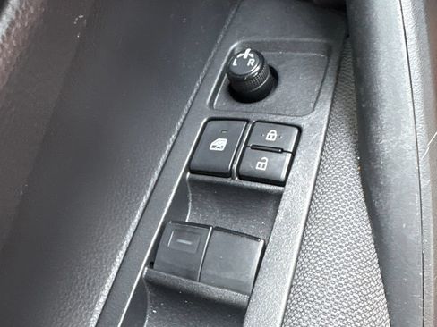 Used 2022 Toyota Corolla LE FWD image 27