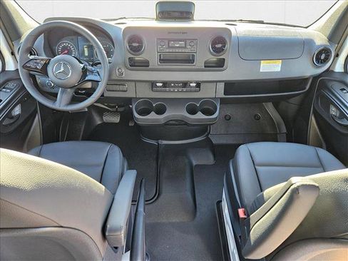 Used 2025 Mercedes-Benz Sprinter 2500 image 14