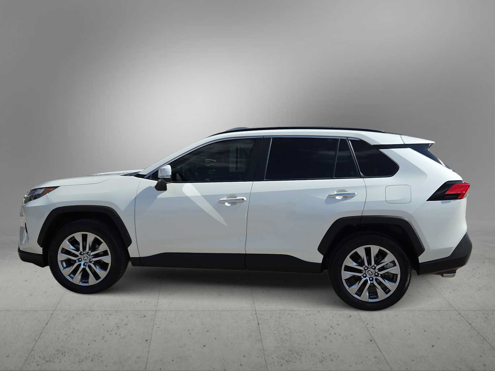 Certified 2022 Toyota RAV4 Limited FWD image 5