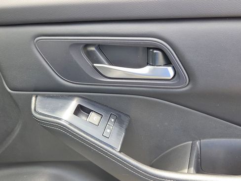 Used 2024 Nissan Rogue SV FWD image 14