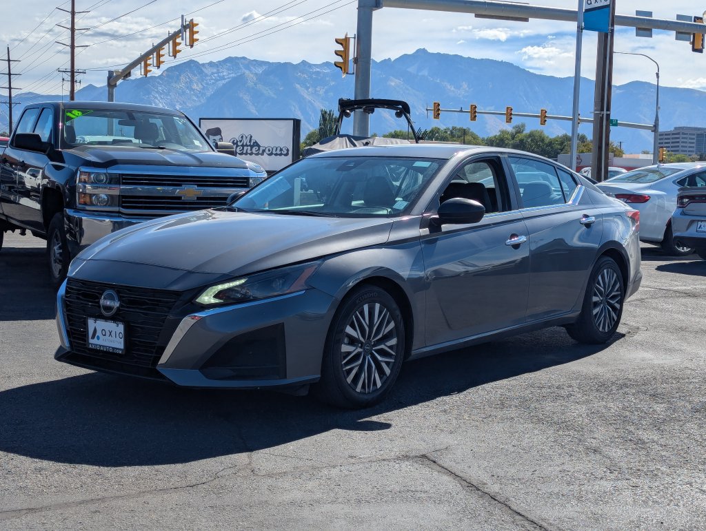 Used 2025 Nissan Altima 2.5 SV FWD image 9