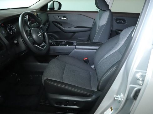 Certified 2022 Nissan Rogue SV FWD image 18
