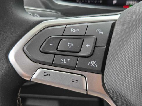 Used 2023 Volkswagen Tiguan SE FWD image 31