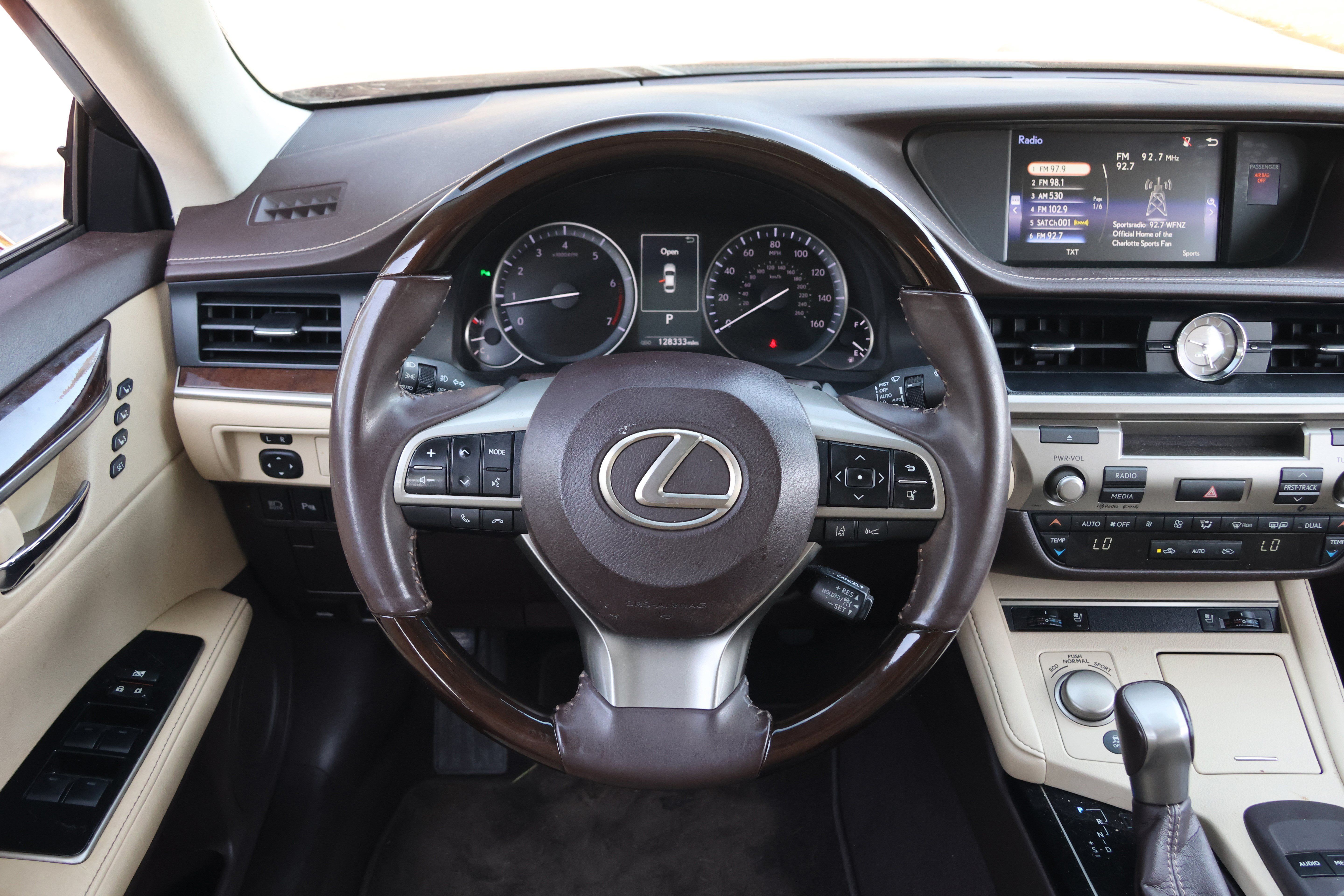 Used 2017 Lexus ES 350 w/ Premium Package FWD image 18