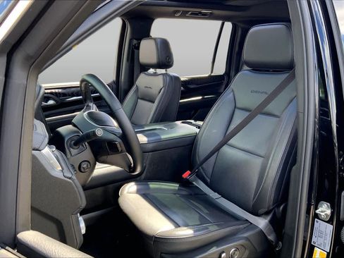 Used 2024 GMC Yukon XL Denali AWD/4WD image 9