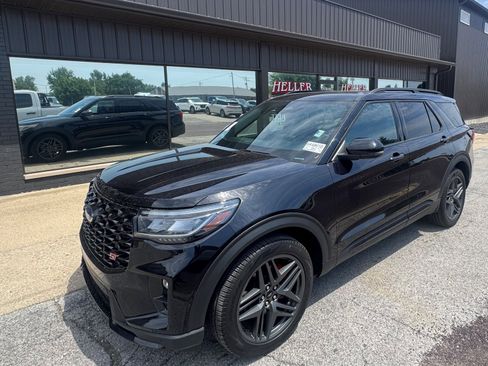 Used 2025 Ford Explorer ST AWD/4WD image 3