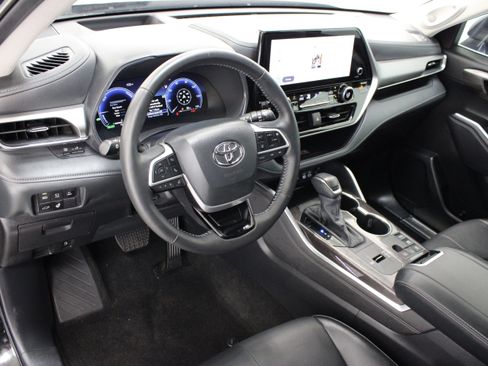 Used 2026 Toyota Highlander Platinum AWD/4WD image 13