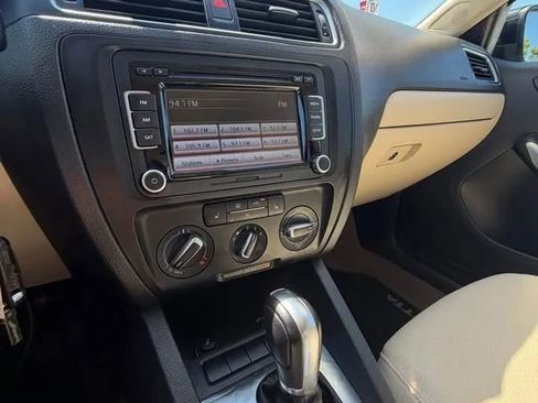 Used 2012 Volkswagen Jetta SE FWD image 11