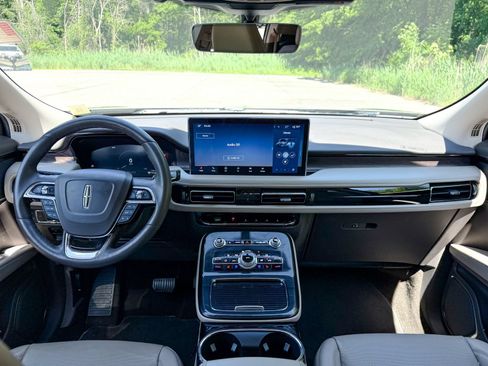 Used 2023 Lincoln Nautilus Reserve w/ Monochromatic Package AWD/4WD image 22