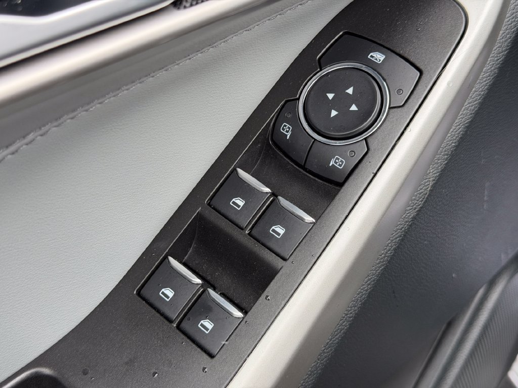 Used 2023 Ford Explorer XLT w/ Equipment Group 202A RWD image 19