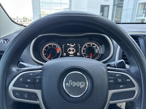 Used 2017 Jeep Cherokee Latitude w/ Safety/Convenience Group FWD image 19
