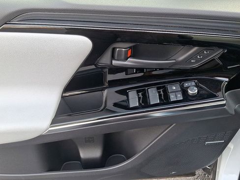 Used 2023 Subaru Solterra AWD image 12