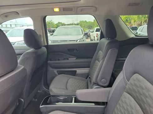 Used 2023 Nissan Pathfinder SV w/ SV Premium Package FWD image 14
