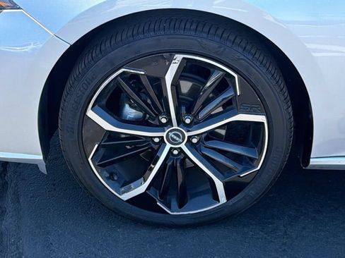 Used 2024 Nissan Altima 2.5 SR FWD image 9