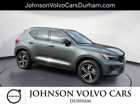 New 2026 Volvo XC40 B4 Core image 1