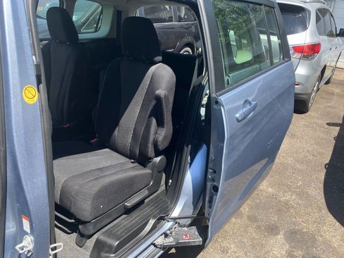 Used 2012 MAZDA MAZDA5 Sport FWD image 8
