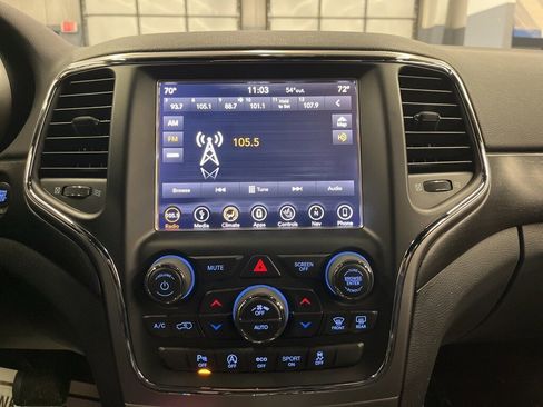 Used 2018 Jeep Grand Cherokee Laredo image 26