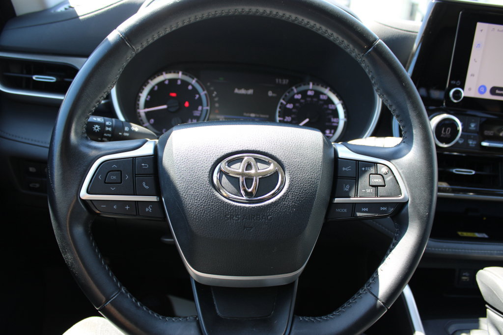 Used 2023 Toyota Highlander XLE FWD image 30