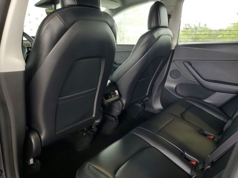 Used 2021 Tesla Model Y Long Range image 9