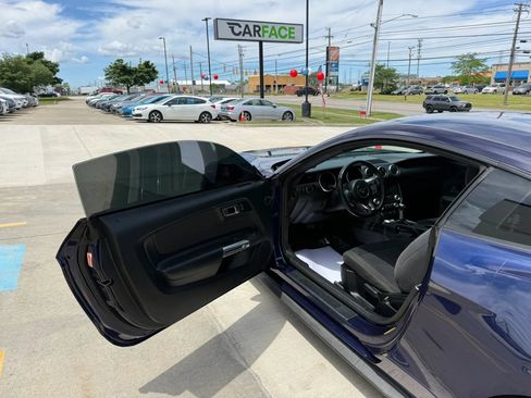 Used 2020 Ford Mustang Coupe RWD image 17
