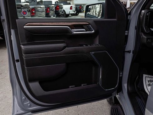 Used 2024 GMC Sierra 1500 Elevation w/ LPO, Elevation Black Package AWD/4WD image 11