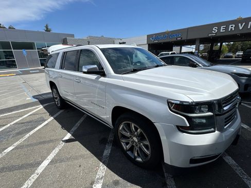 Used 2018 Chevrolet Suburban Premier AWD/4WD image 10