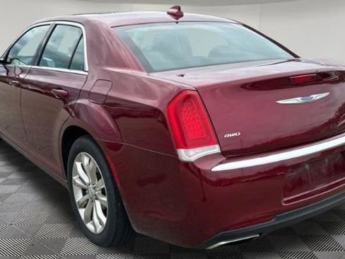 Used 2018 Chrysler 300 Touring L AWD/4WD image 5