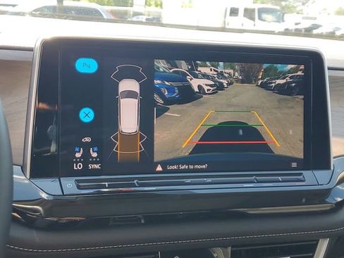 Certified 2025 Volkswagen Atlas SE w/ Panoramic Sunroof Package image 23