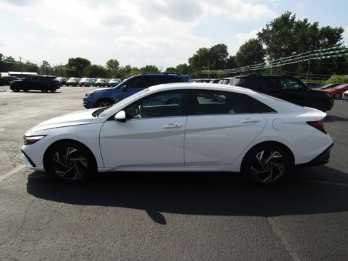 Used 2024 Hyundai Elantra SEL w/ Convenience Package FWD image 4