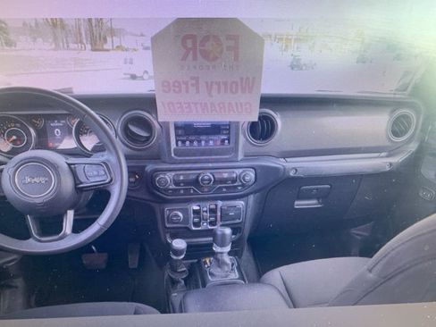 Used 2023 Jeep Gladiator Sport image 15