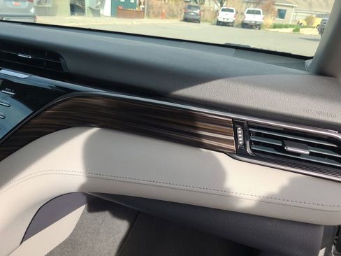 Used 2019 Toyota Camry XLE w/ Carpet Mat Package FWD image 16