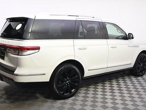 Used 2022 Lincoln Navigator Reserve AWD/4WD image 7