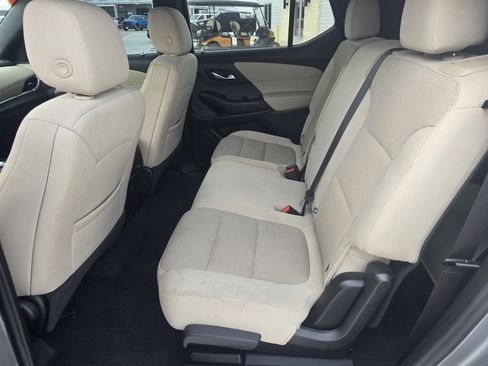 Used 2023 Chevrolet Traverse LS FWD image 10