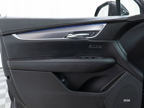 Used 2018 Cadillac XT5 Premium Luxury image 11