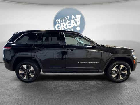 Used 2022 Jeep Grand Cherokee Limited 4xe w/ Luxury Tech Group II image 2