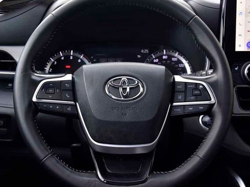 Certified 2023 Toyota Highlander XLE image 18