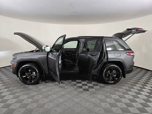 New 2025 Jeep Grand Cherokee Limited w/ Black Appearance Package image 16